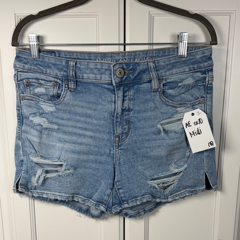 American Eagle Midi Denim Shorts Size 10 Light Wash Distressed